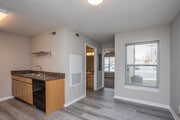 1BR, 1BA - 445 SF