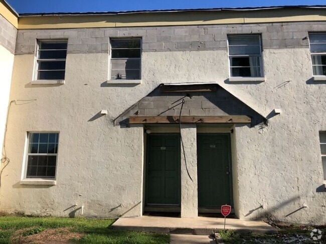 Building Photo - 2bedrooms Available June 2025 in Palms West Rental