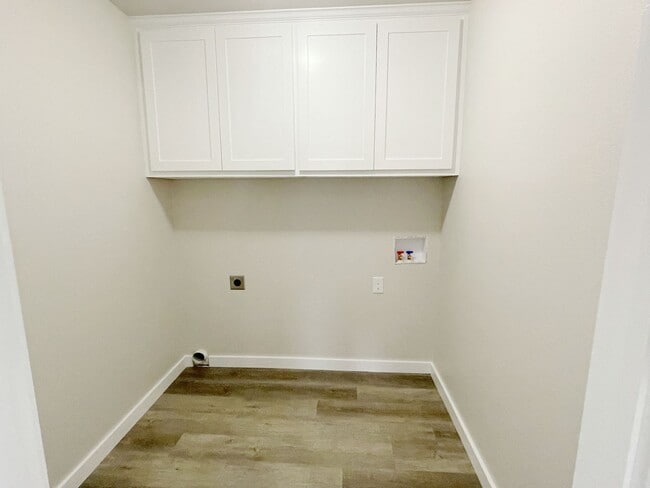 Photo - Cozy 3 bed, 2 bath in charming neighborhood