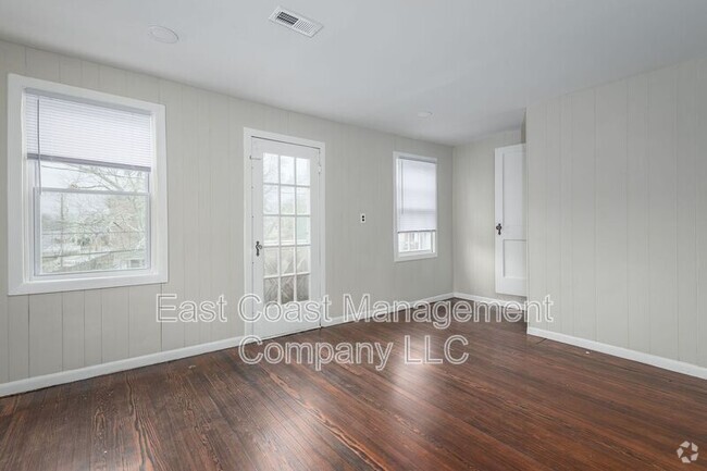 Building Photo - 3220 Bayonne Ave Unit B Rental