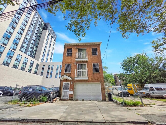 Building Photo - 14 Nevins St Unit 2 Rental