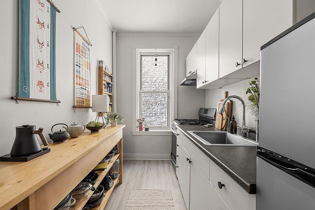 Building Photo - 19 Fiske Pl Unit C1