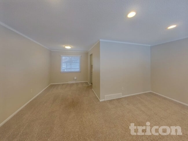 Photo - 13101 Thomas Ave