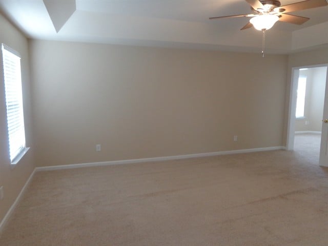 1049 Vanguard Dr