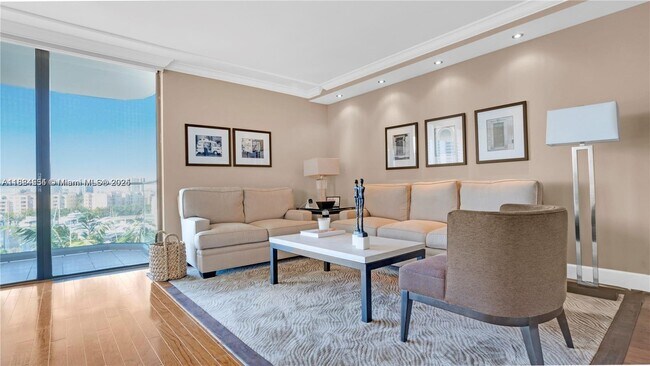 Photo - 19707 Turnberry Way Unidad 7D