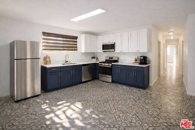 Photo - 744 S New Hampshire Ave