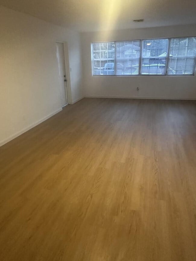 Photo - 2435 McKinley St