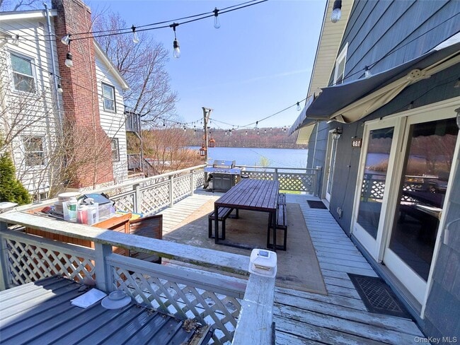 Photo - 451 E Main St