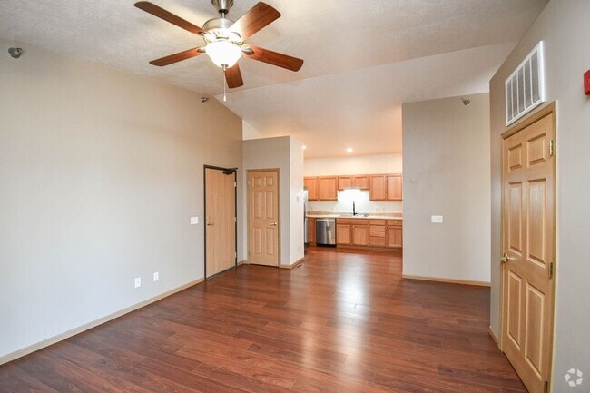 Building Photo - 7434 S Louise Ave Rental