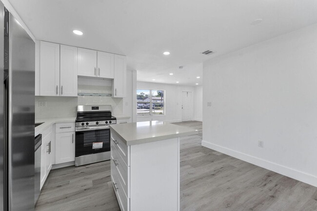 Building Photo - 317 NW 3rd St Rental