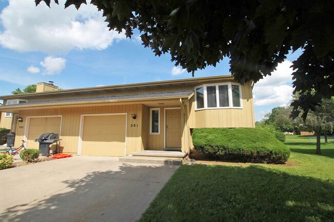 Building Photo - 201 - 203 Heidi Ct Unit 201 Heidi Court