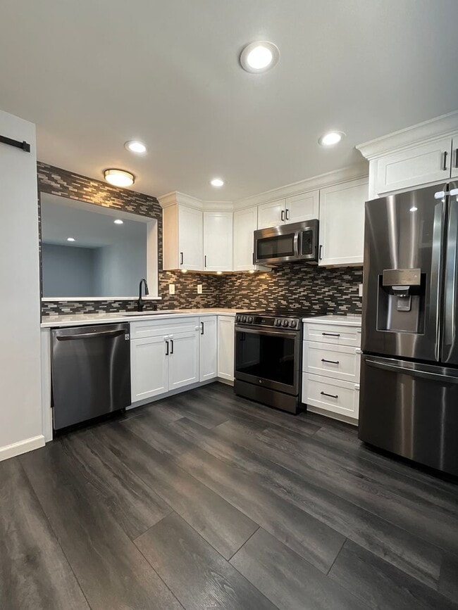 Photo - Beautiful 2BR 2BA 3 level townhome located in the Bowling Brook Farms Community