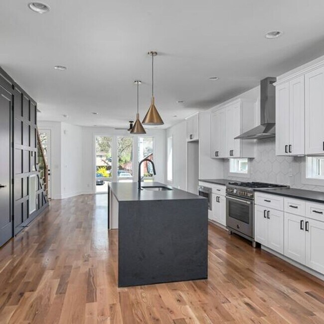 Photo - Stunning 4 Bedroom, 3.5 Bath Luxury Home in Nashville