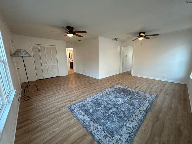 Photo - 3213 Hollywood Ave