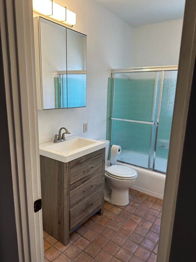 Photo - 309 N Venice Blvd Unidad REAR