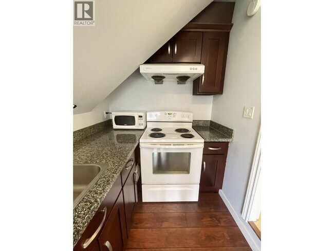 Photo - 6511 Granville Crescent