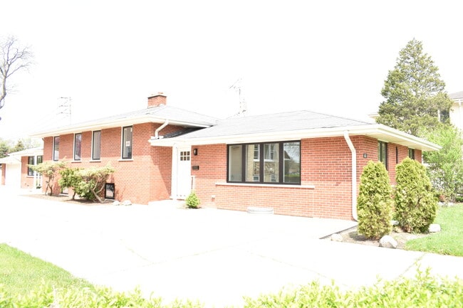 Photo - 623 N Northwest Hwy
