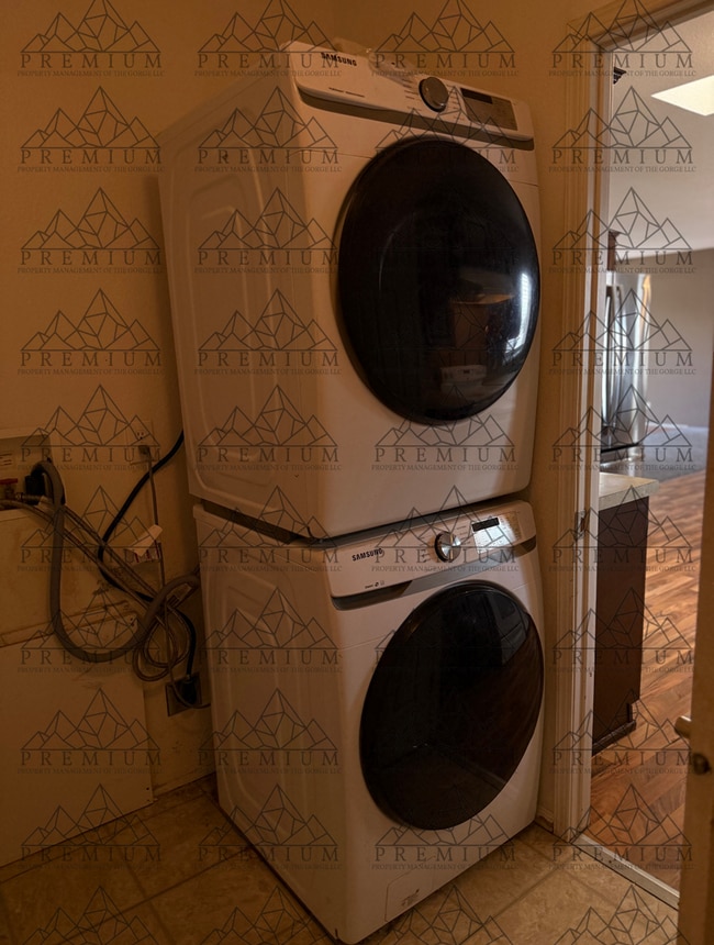 Photo - 4 Bed 2 Bath home in Dufur, Oregon!