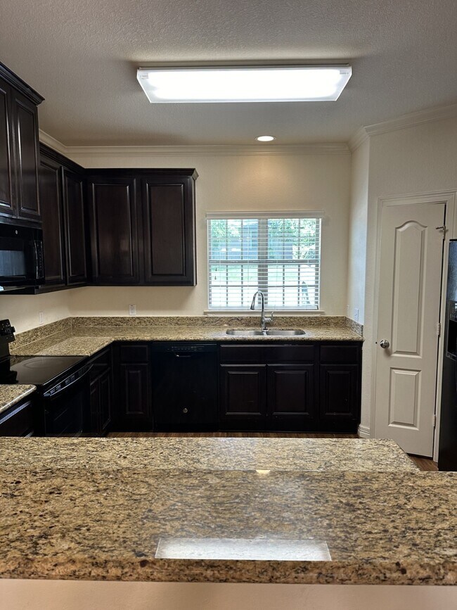 Photo - 214 S Tesch St