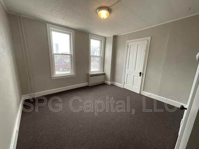 Photo - 109 N Main St