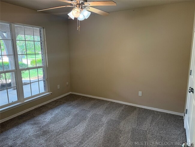 Photo - 2102 W H St