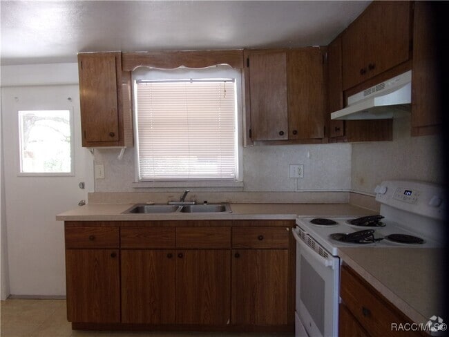 Building Photo - 1172 NE 1st St Rental