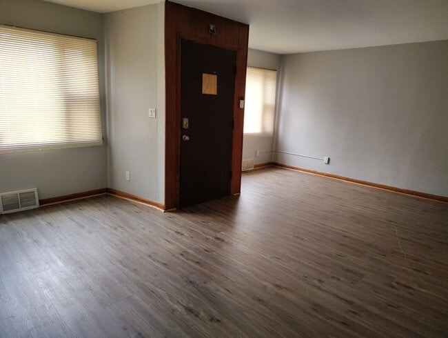 Building Photo - 2425-27 W Greenfield Ave Unit 2425