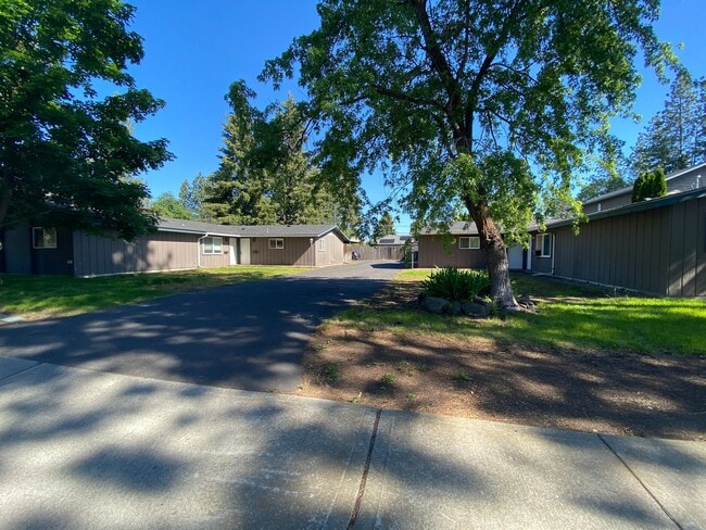 Building Photo - 2909-2911 E. 33rd Ave Unit 2911 E. 33rd Ave