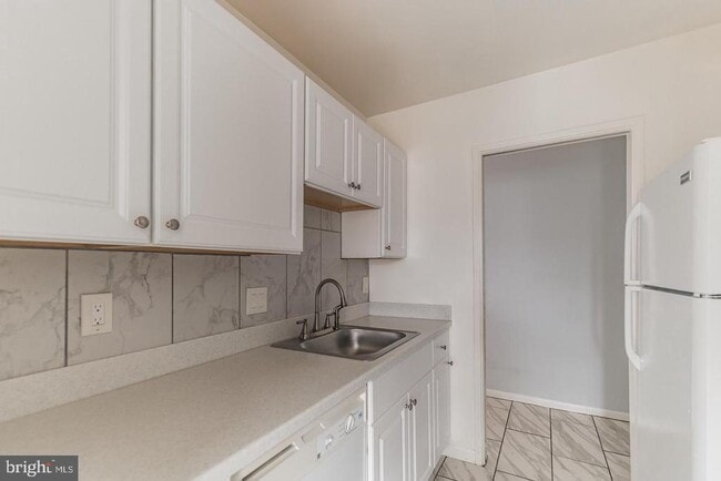 Photo - 7587 Margate Ct Unidad 203