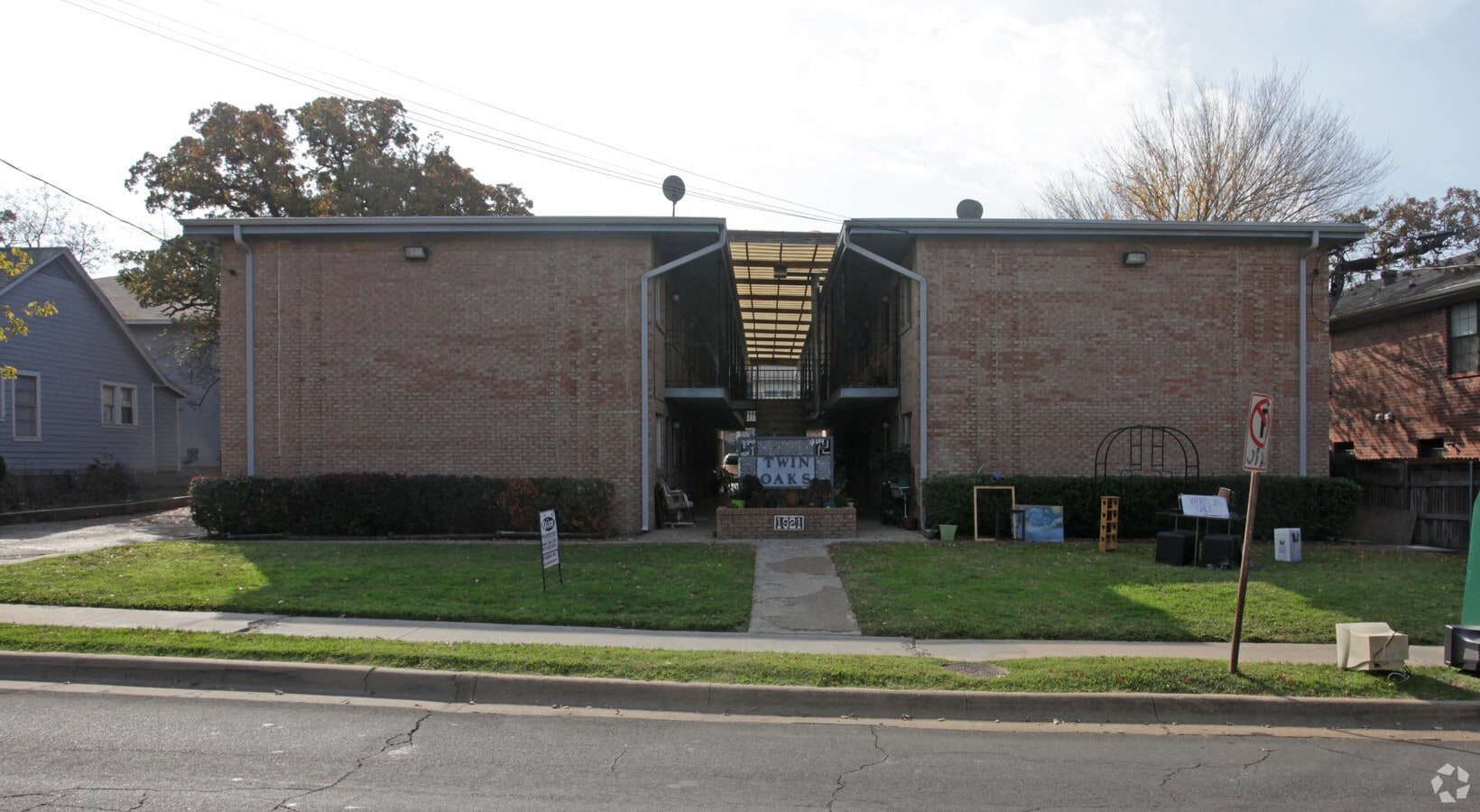 Twin Oaks Apartments - Twin Oaks Apartments