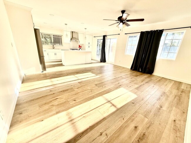 2121 Mignon Way