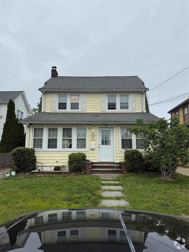 Building Photo - 1186 Thomas St Rental