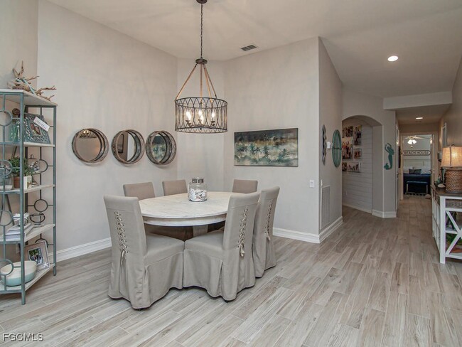 Photo - 945 Carrick Bend Cir Unidad 201