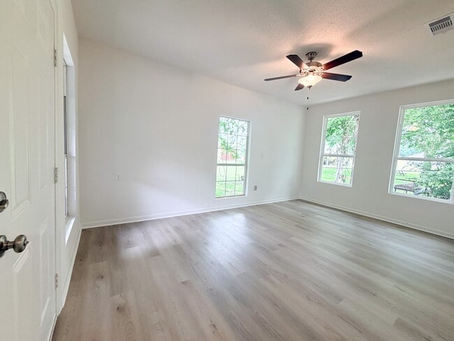 Photo - 202 2nd St