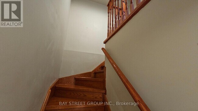 Photo - 2107 Wincanton Crescent