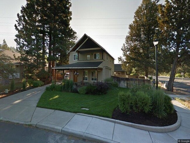 Building Photo - Bring the DOG! 3 Bdrm located in Westside Pines, All Appliances, Newer Paint In & Out, Double Gar...