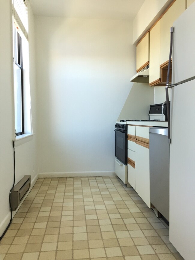 Photo - 26 Commonwealth Ter Unit 18
