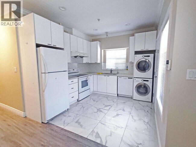 Photo - 8006 Cartier St