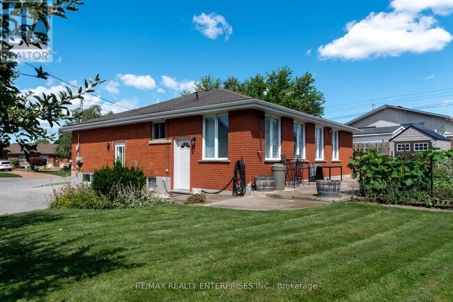 Photo - 8 Salmond Ct