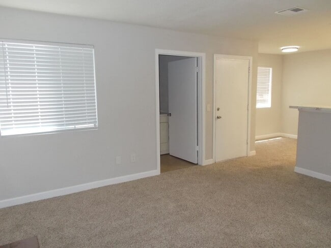 Photo - 2732 Alicialynn Way Unidad B