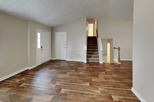Photo - 2021 Briar Ridge Way SW