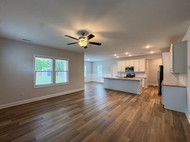 Photo - Beautiful 3 Bed 2.5 Bath Home in Raeford