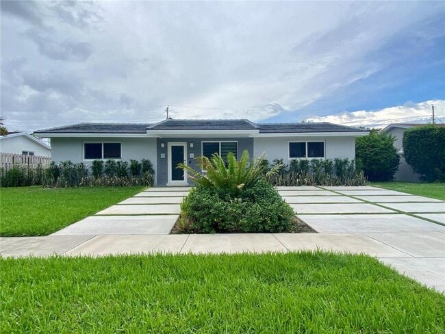 Building Photo - 3 bedroom in Hollywood FL 33019 Rental
