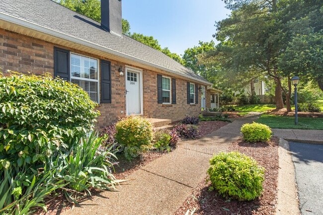 Photo - 208 Cottage Pl