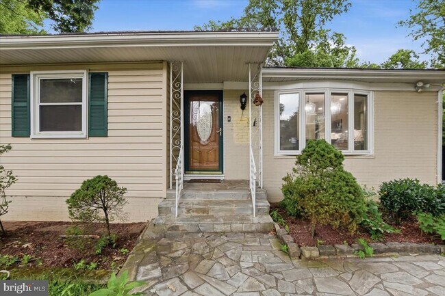 Photo - 131 Casmar St SE