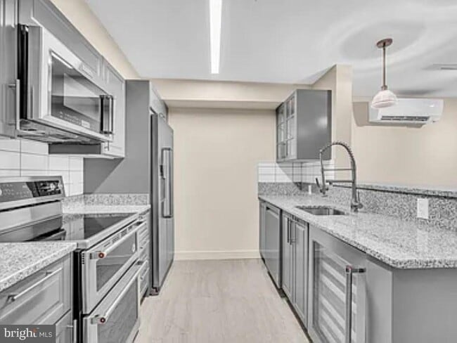 Building Photo - 220 2nd St SE Unit 103 Rental