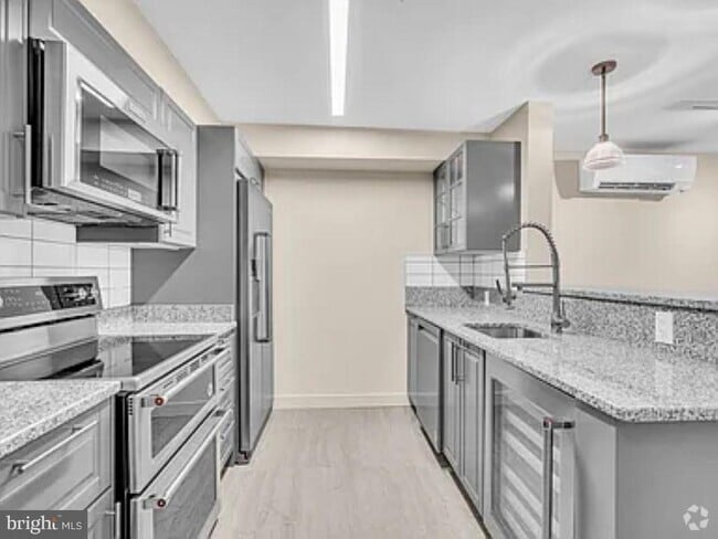 Building Photo - 220 2nd St SE Unit 103 Rental