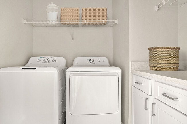 C243030_VerandaAtCenterField_1b1bROI_Laundry_01