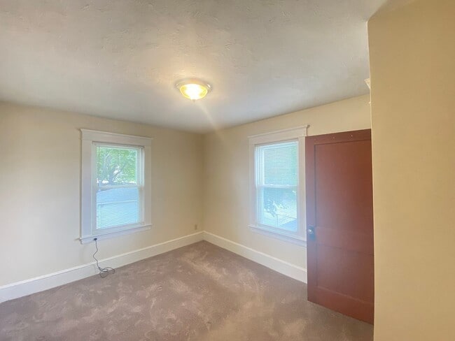 Photo - 16 Linwood St Unit E