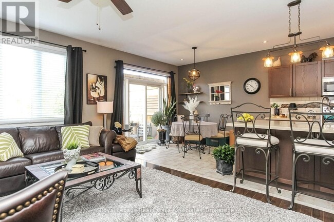 Photo - 139 White Sands Way